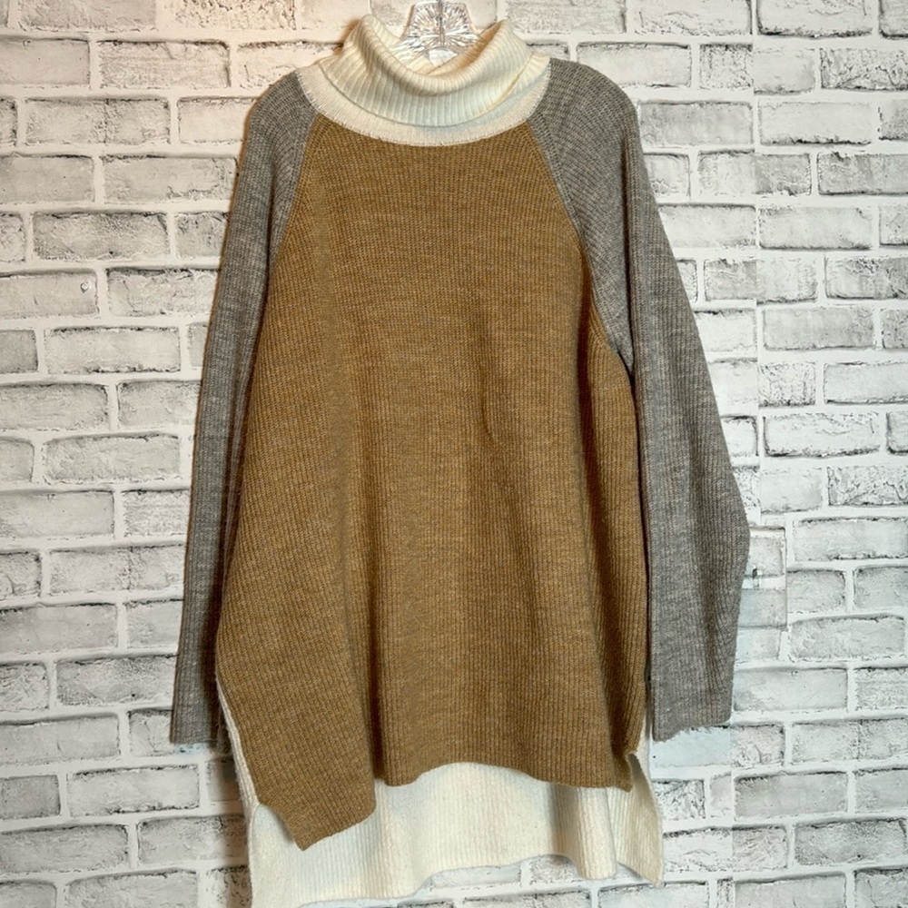 Lane Bryant sweater size 22/24 neutral colors, color block turtleneck